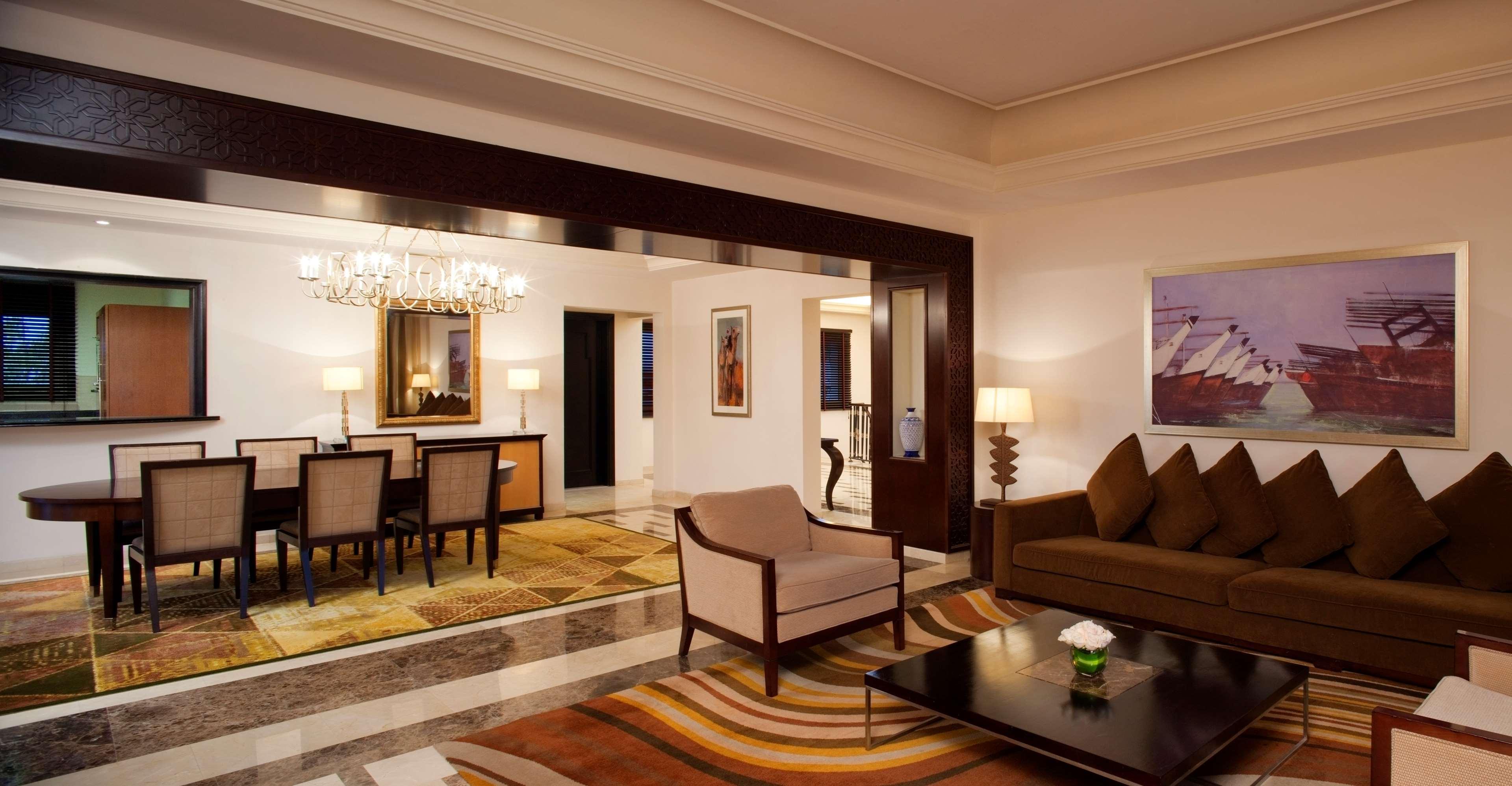Grand Hyatt Doha Hotel & Villas Exterior foto A suite at the Taj Mahal Palace, Mumbai