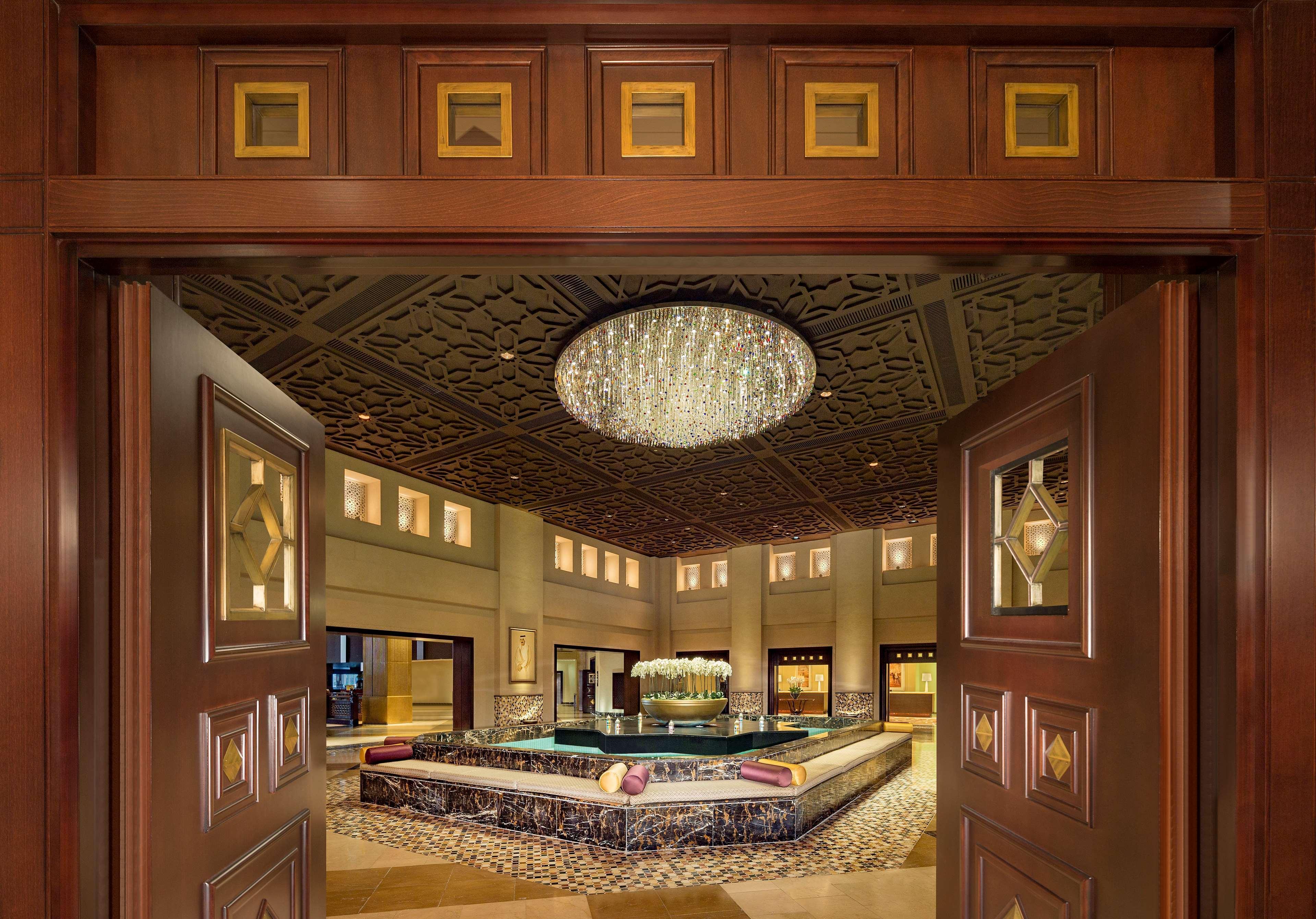 Grand Hyatt Doha Hotel & Villas Exterior foto The lobby of the Emirates Palace