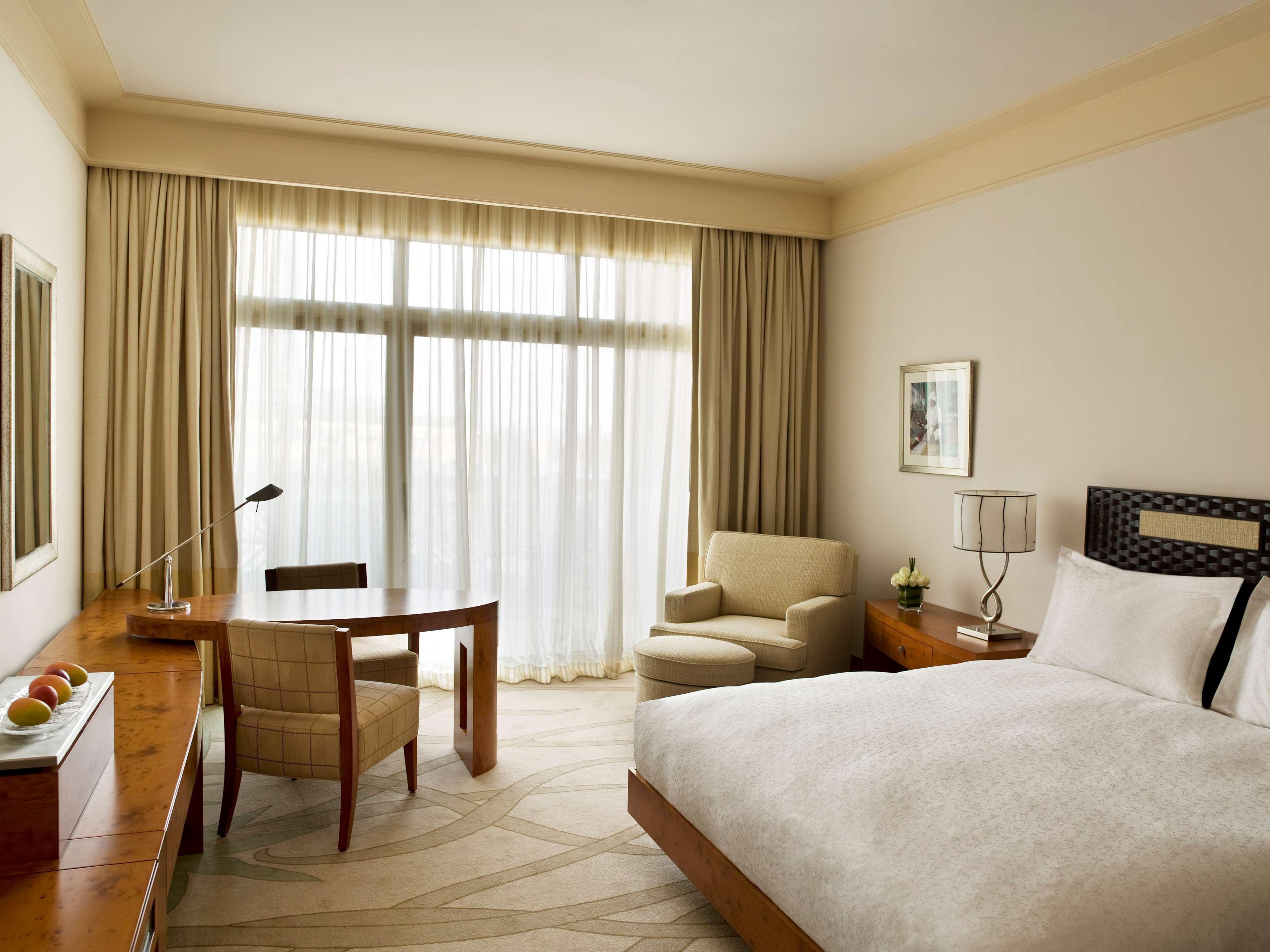 Grand Hyatt Doha Hotel & Villas Exterior foto A room at the Conrad Dubai