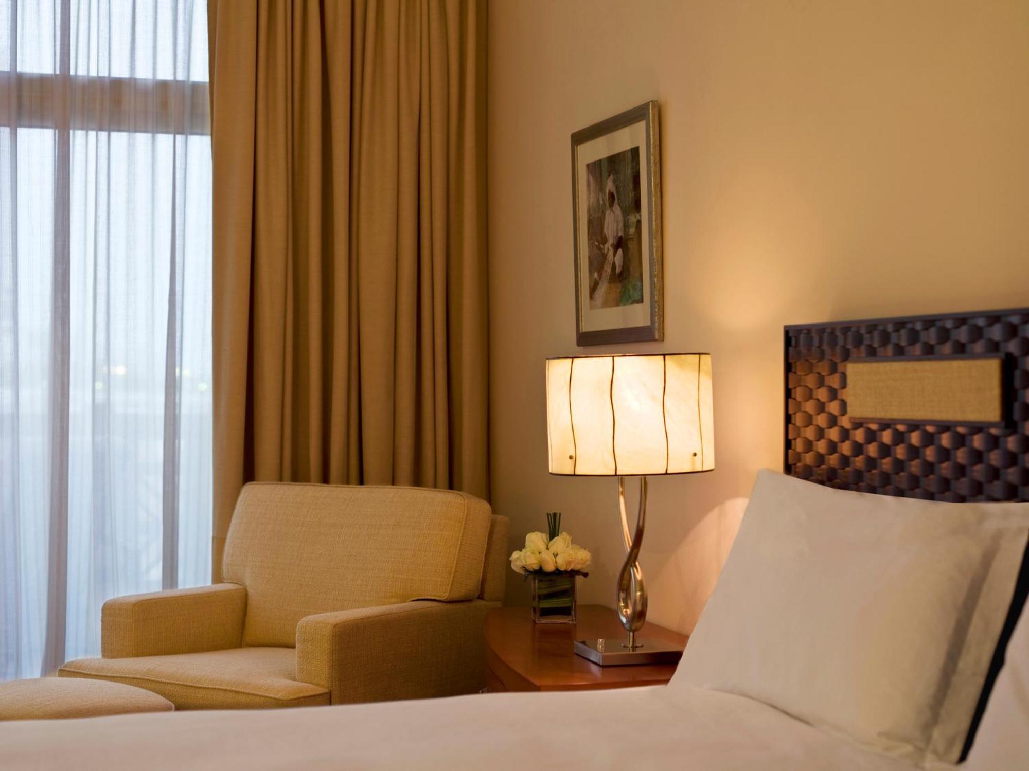 Grand Hyatt Doha Hotel & Villas Exterior foto A bedroom at the hotel