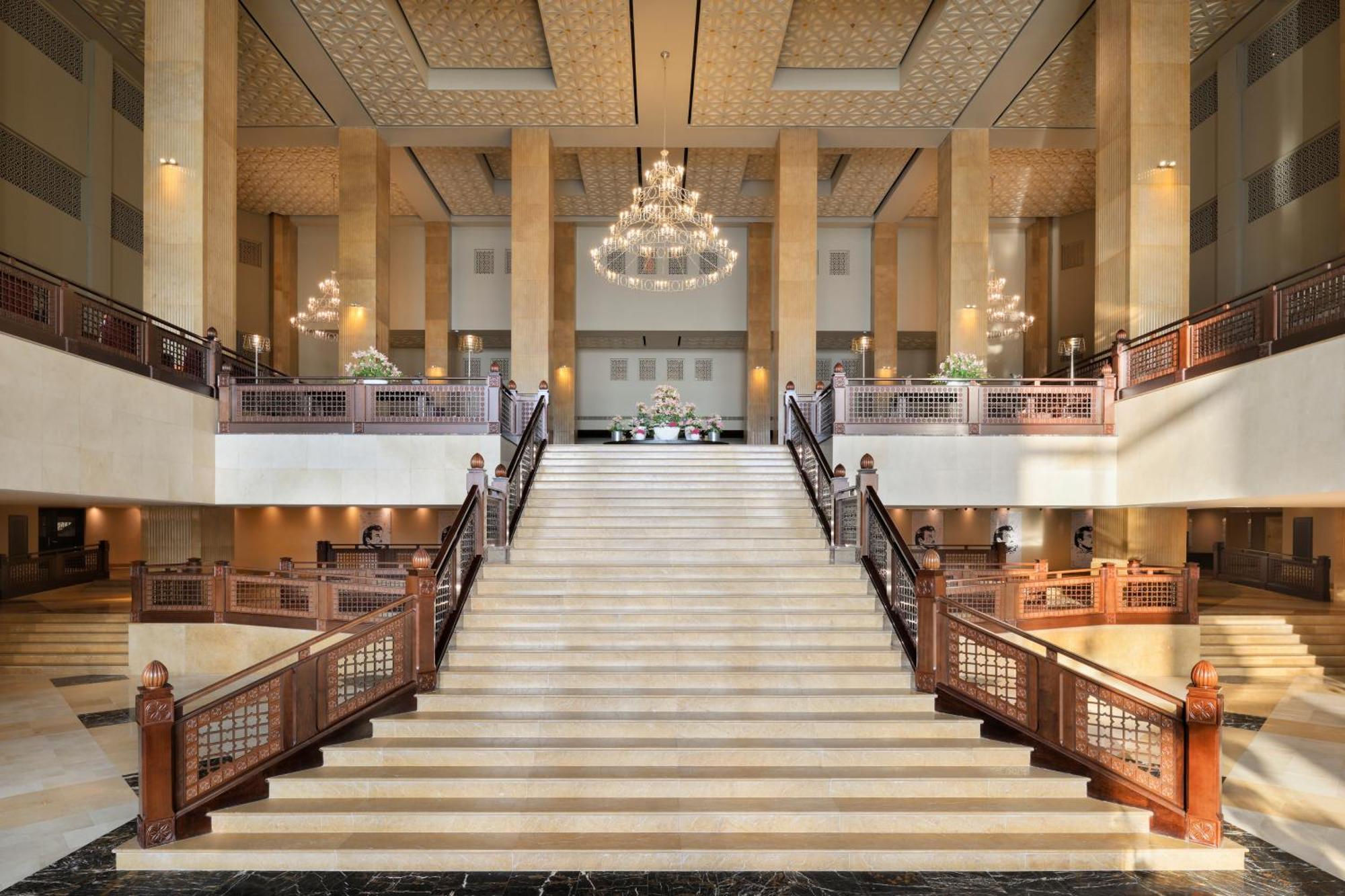 Grand Hyatt Doha Hotel & Villas Exterior foto The main staircase at the Ritz-Carlton, DIFC